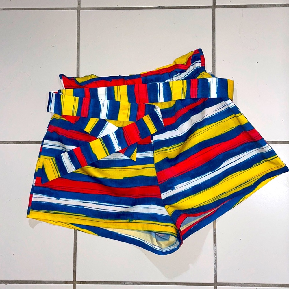 Flying tomato short pant, size small